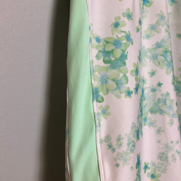 LULU Lemon top in mint green floral - Picture 4 of 5